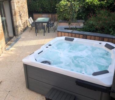 Sougeal House | Gîte de charme avec Spa, baie du Mont St Michel