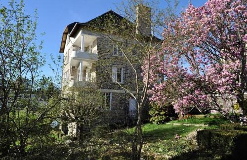 Uzerche Apartment | Gîte de France A perle de vue 4 épis - Gîte de France 14 personnes MAE-0294