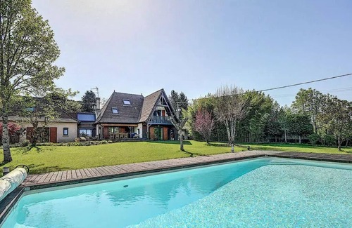 Varetz Villa | Gîte de France Bayat 4 ears - Gîte de France 10 people