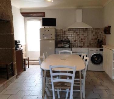 Lissac-sur-Couze Apartment | Gîte de France Chez mamie 2 épis - Gîte de France 4 personnes MAE-6584