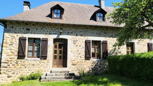 Latronche Apartment | Gîte de France Grand 2 épis - Gîte de France 6 personnes MAE-9454