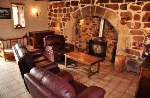 Louignac Apartment | Gîte de France La besse 2 épis - Gîte de France 6 personnes MAE-9144