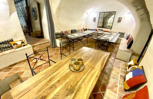 Vallon-Pont-d'Arc House | Gîte de groupe 18p-9ch OU 3 gîtes indépendants 6p-3ch - PATIO et PISCINE INTERIEURE CHAUFFEE TOUTE L'ANNEE