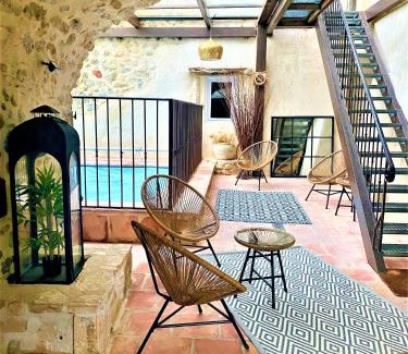 Vallon-Pont-d'Arc House | Gîte de groupe 18p-9ch OU 3 gîtes indépendants 6p-3ch - PATIO et PISCINE INTERIEURE CHAUFFEE TOUTE L'ANNEE