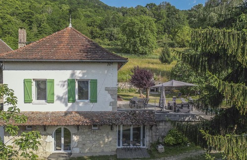 Champagneux House | Gîte de la Cascade, Maison Spacieuse Avec Piscine