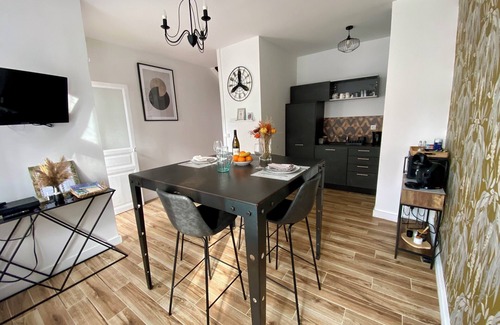 Bergues House | Gîte de la Tour Carré - typical house near town center. Pets welcome.