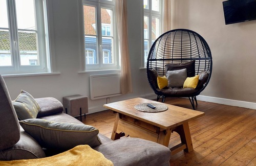 Bergues House | Gîte de la Tour Carré - typical house near town center. Pets welcome.