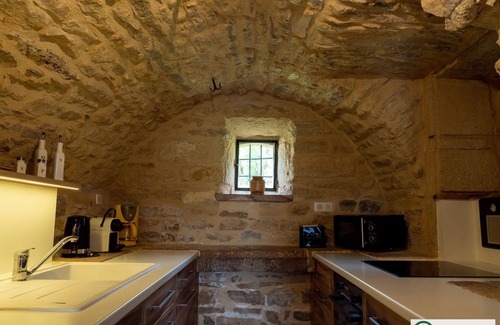 Sainte-Eulalie-d'Olt House | Gîte de Malescombes Privé Avec Piscine à la Campagne Pour 8 Personnes