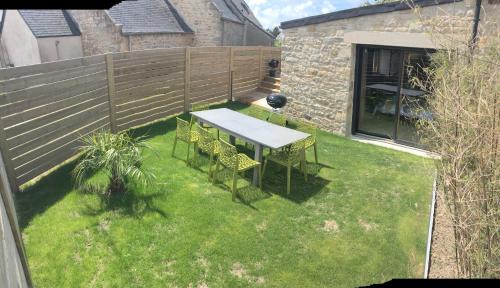 Santec House | Gîte de Ty Nevez, Bretagne (Santec) spa, 300 m de la plage.