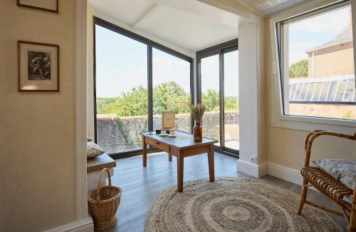 Tiffauges House | Gîte Des Caves Secrètes