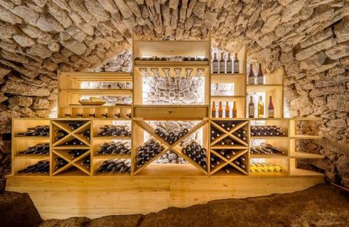 Tiffauges House | Gîte Des Caves Secrètes