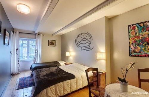 Besse-en-Chandesse Apartment | Gîte des Remparts