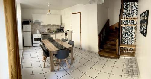 Saint-Pierre-des-Nids House | Gîte des halles : 4-6 pers. Maison de bourg.