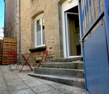 Saint-Pierre-des-Nids House | Gîte des halles : 4-6 pers. Maison de bourg.