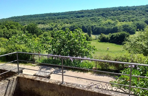 Montceaux-Ragny House | Gîte des Iris - MONTCEAUX RAGNY