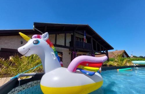 Bias Apartment | Gîte des Lauriers Roses - Piscine collective, Spas et jardins privés - 7 kms de la plage de Lespecier