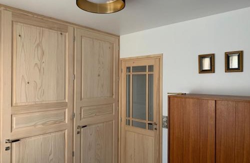 Ligny-le-Chatel Villa | Gîte du Château avec Piscine Intérieure