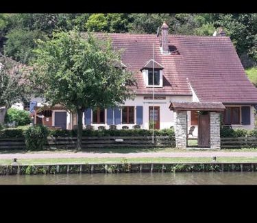 Chevroches House | Gîte du Flotteur