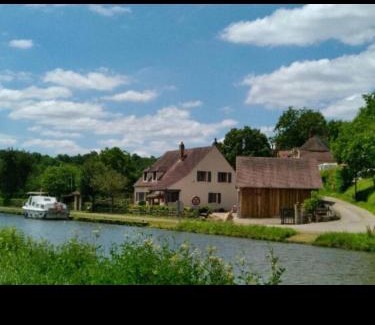 Chevroches House | Gîte du Flotteur
