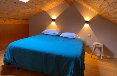 Montgesoye Ski Chalet | Gîte du Moulin - confort et nature - 2 chambres avec jardinet à Montgesoye, vallée de la Loue