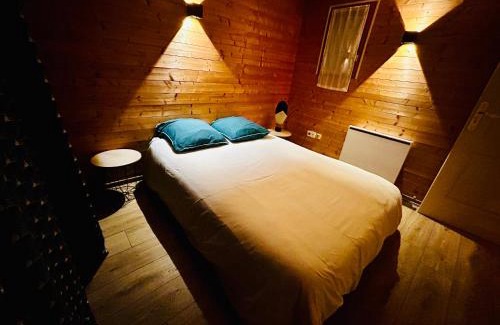 Montgesoye Ski Chalet | Gîte du Moulin - confort et nature - 2 chambres avec jardinet à Montgesoye, vallée de la Loue