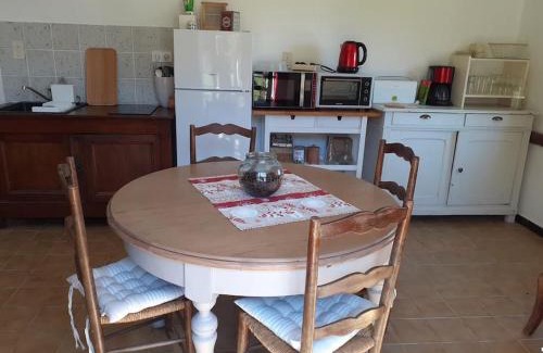 Le Buisson-de-Cadouin Apartment | Gîte du Petit Bois 2/5 pers