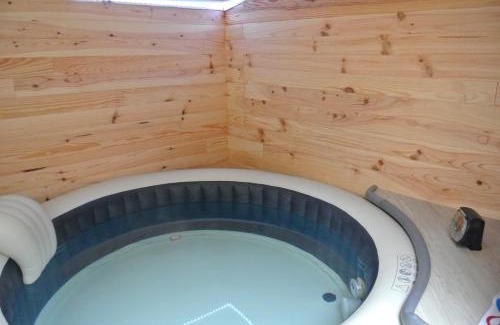 Buisson Apartment | GÎTE du SERRE de BOUDRE CLIMATISÉ, SPA PERMANENT