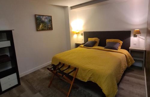 Nizas Bed & Breakfast | Gîte en face du Château de NIZAS, 4 chambres d'hôtes et 1 appartement familial pour 4 personnes