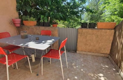 Montfort-sur-Argens Apartment | Gîte en Provence - Medieval village, near Verdon.