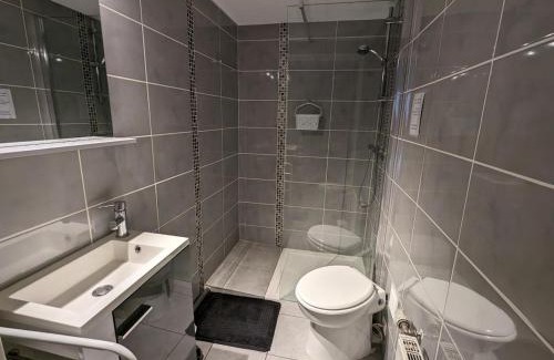 Sercoeur House | Gîte ensoleillé idéal pour couples - Proche d'Épinal avec terrasse et Wifi - FR-1-589-613