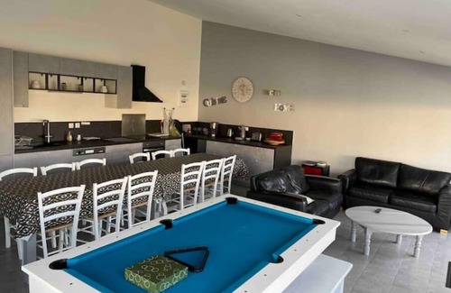 Saint-Hilaire-le-Vouhis House | Gîte Familial Avec Piscine & Prestations