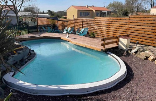 Saint-Hilaire-le-Vouhis House | Gîte Familial Avec Piscine & Prestations