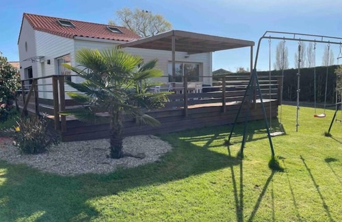 Saint-Hilaire-le-Vouhis House | Gîte Familial Avec Piscine & Prestations