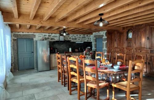 Chalmazel-Jeansagniere House | Gîte familial chaleureux avec jardin et jeu de boules - FR-1-496-253