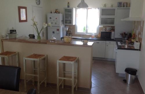 Neuvic House | Gîte familial avec climatisation et vélos, près de Neuvic - FR-1-616-110