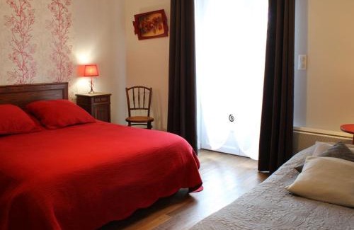 Cindre House | Gîte familial avec jardin dans la campagne de Cindré - FR-1-489-61