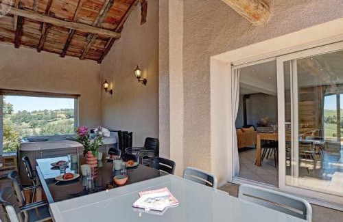 Chevrieres House | Gîte familial de charme pour 12 pers. avec SPA et jardin privatif à Chevrières - FR-1-496-354