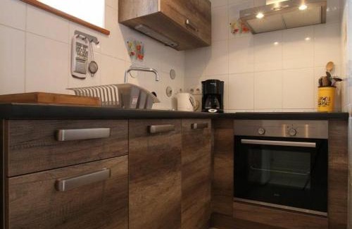 Saint-Christophe-sur-Dolaison House | Gîte à la ferme à Saint-Christophe-sur-Dolaison avec terrasse et chambres privatives - FR-1-582-284