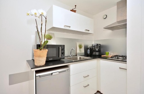 Saint-Didier-sur-Chalaronne Apartment | Gîte le Mizériat - Appartement avec piscine privée