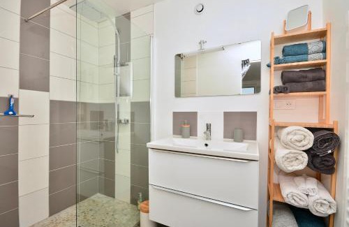 Saint-Didier-sur-Chalaronne Apartment | Gîte le Mizériat - Appartement avec piscine privée