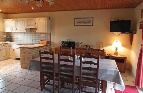 Fontenoy-le-Chateau House | Gîte idéal pour cure thermale, proche port de plaisance, terrasse et grand terrain. - FR-1-589-69