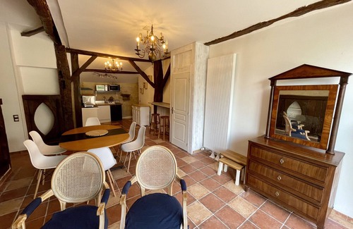 Monfaucon House | Gîte in a large natural estate