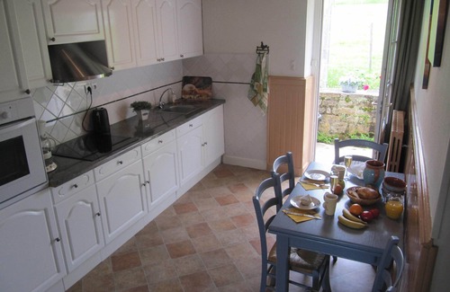 Tournus Cottage | Gîte in French Historic Wine Farm