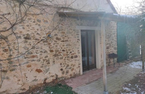 Yvre-l'Eveque House | Gîte indépendant avec grand parking extérieur