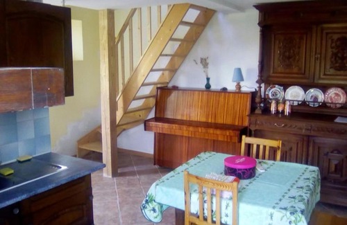 Yvre-l'Eveque House | Gîte indépendant avec grand parking extérieur