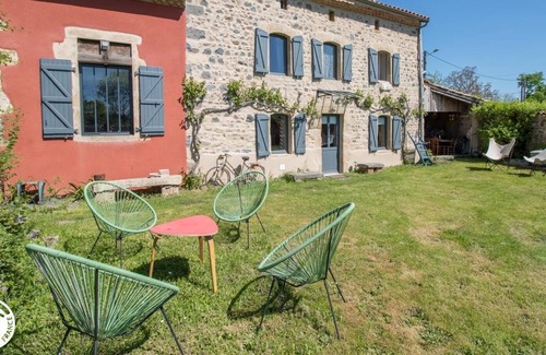 Egliseneuve-des-Liards House | Gîte Lécole des Filles