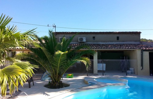 Vallon-Pont-d'Arc House | Gîte l'Amandier. Swimming pool, air conditioning in Vallon Pont d'Arc