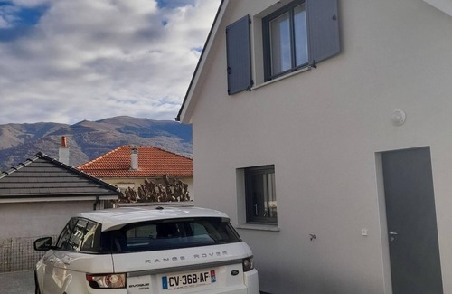Argeles Gazost House | Gîte L'angélique - Fleurs des Pyrénées - Vue Hautacam
