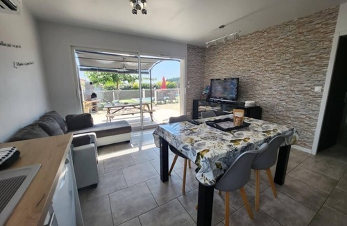 Joyeuse Villa | Gîte l'Odyssée for 6 people with private heated swimming pool