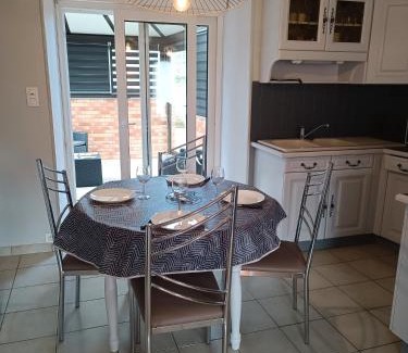 Neant-sur-Yvel House | Gîte l'orée de la forêt légendaire